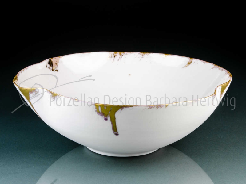 große Porzellanschale mit Goldrand