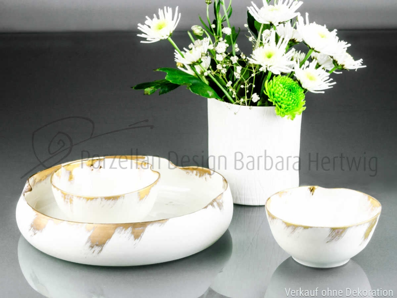 große Porzellanschale mit Goldrand und Dekoration